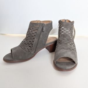 GREY FAUX SUEDE WOVEN BLOCK HEEL BOOTIE (WW)